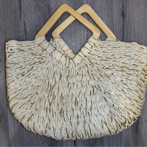 BTB Los Angeles Woven Straw Handbag Wooden Handle